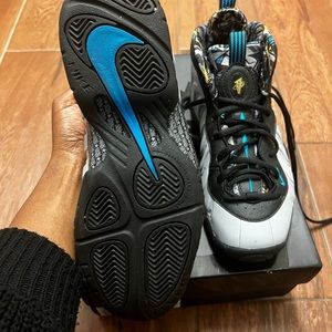 Nike little posite one sneakers. Youth size 6y